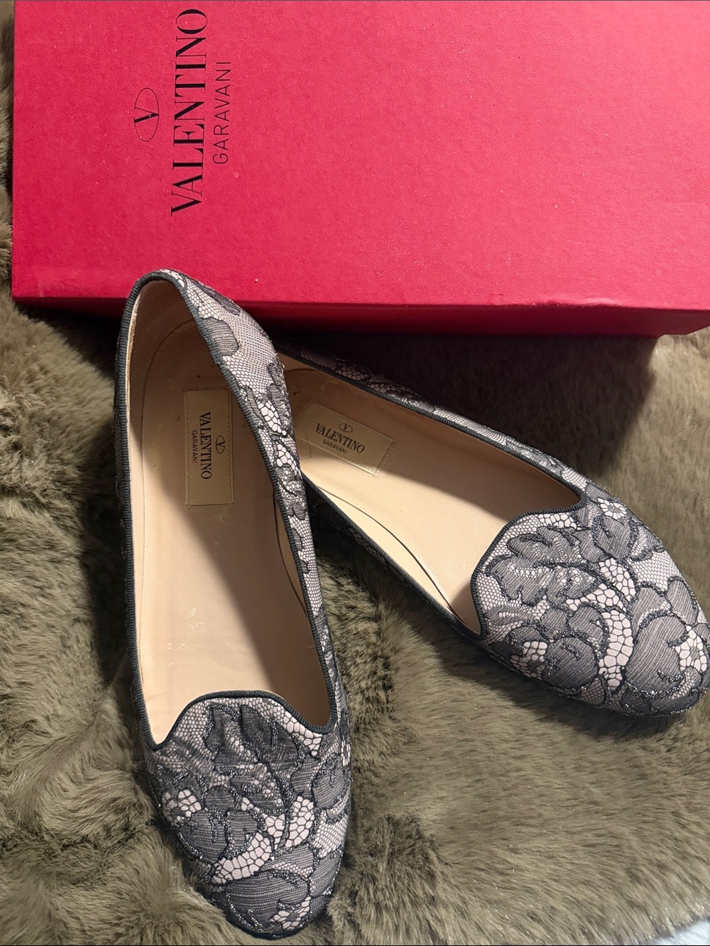 Valentino Grosgrain Trim Flats
Women's Size: 6.5